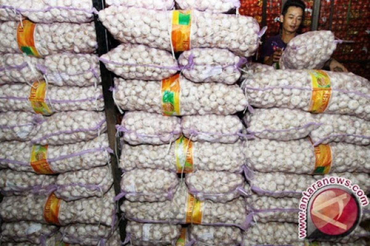 Kebakaran KM Mutiara Picu Harga Bawang Putih