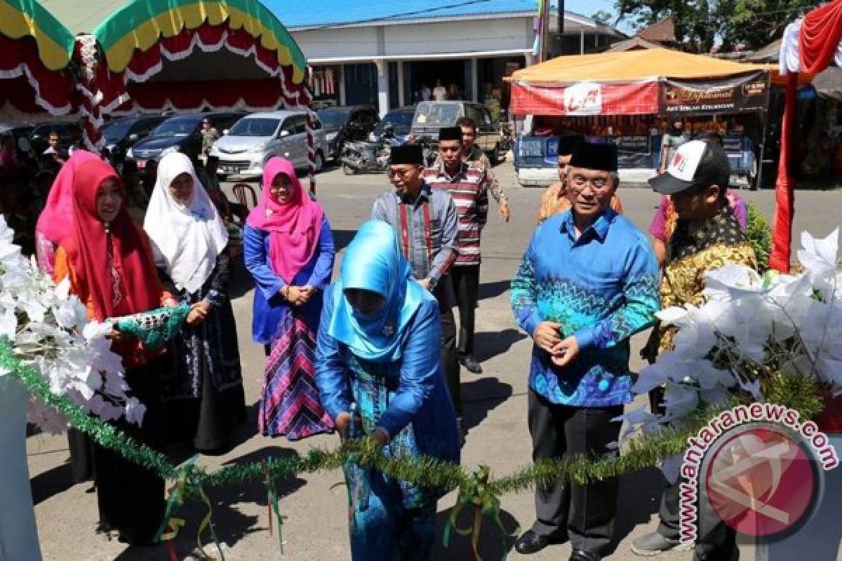 Bupati HSS Resmikan Pasar Ramadhan Negara