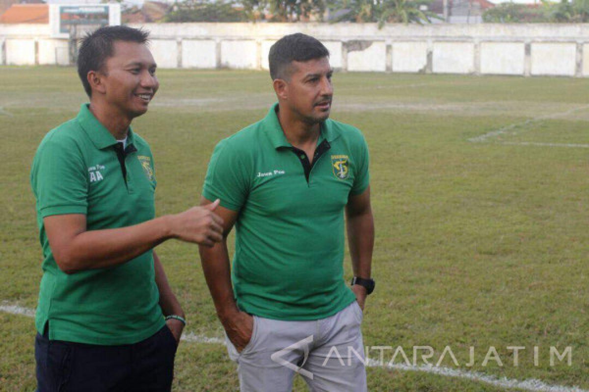 Manajemen Tunjuk Alfredo Vera Arsiteki Persebaya