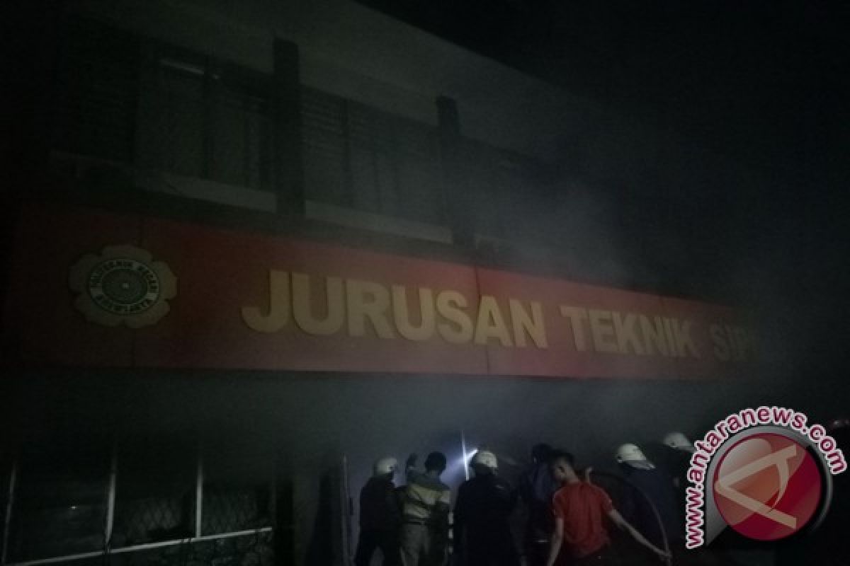 Gedung teknik sipil polsri terbakar
