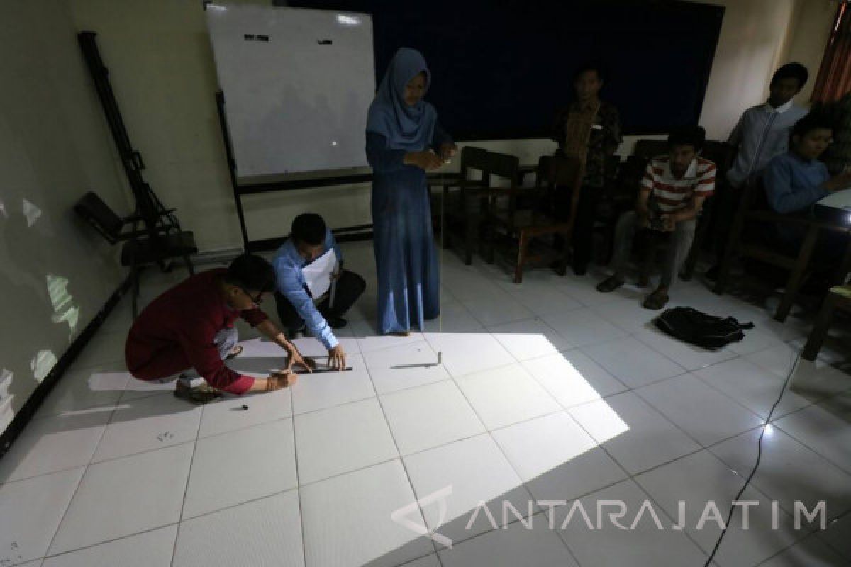 UM Surabaya Ajarkan Mahasiswa Ukur Arah Kiblat 