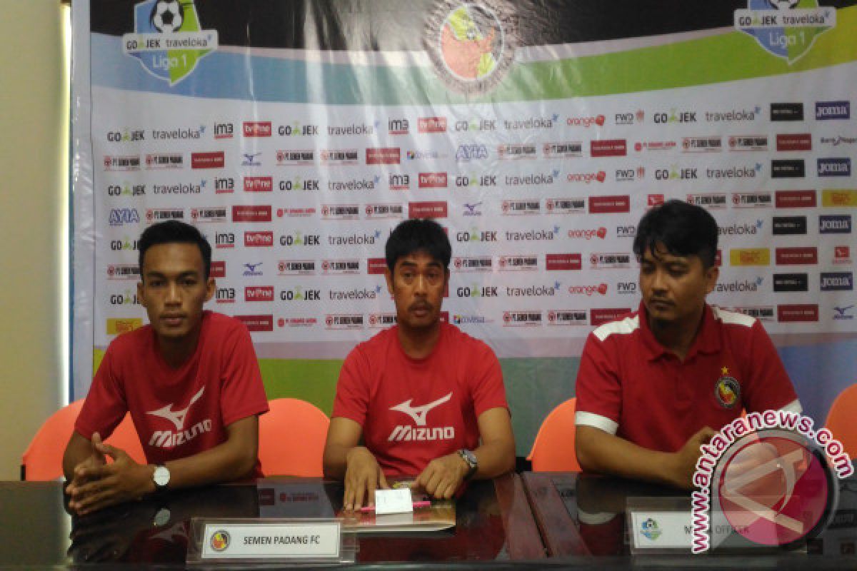 Manajemen Semen Padang Bantah Pecat Nil Maizar