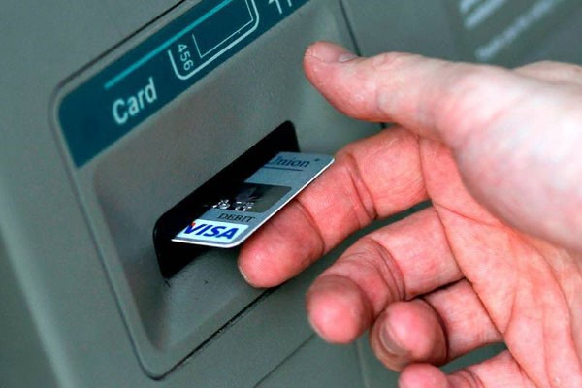 Polisi Ringkus Pencuri Modus Ganjal ATM