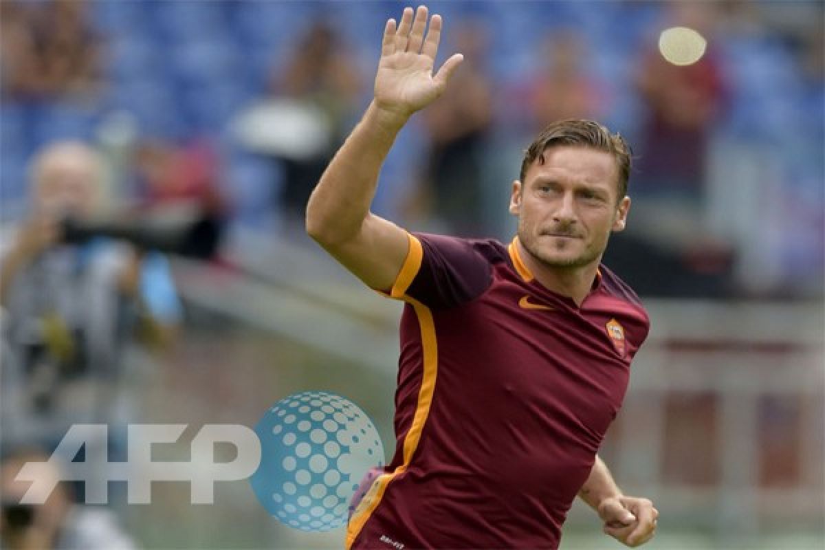 Roma amankan peringkat kedua di "Hari Totti"