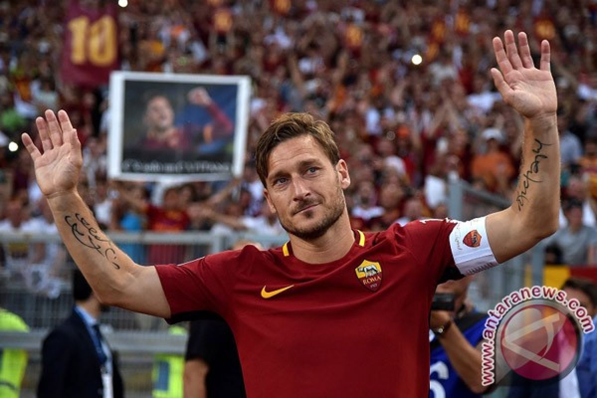 Pemilik klub bujuk Francesco Totti kembali ke AS Roma