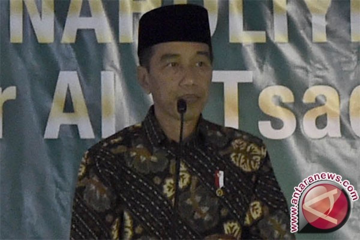Presiden Jokowi shalat tarawih di Sentul city
