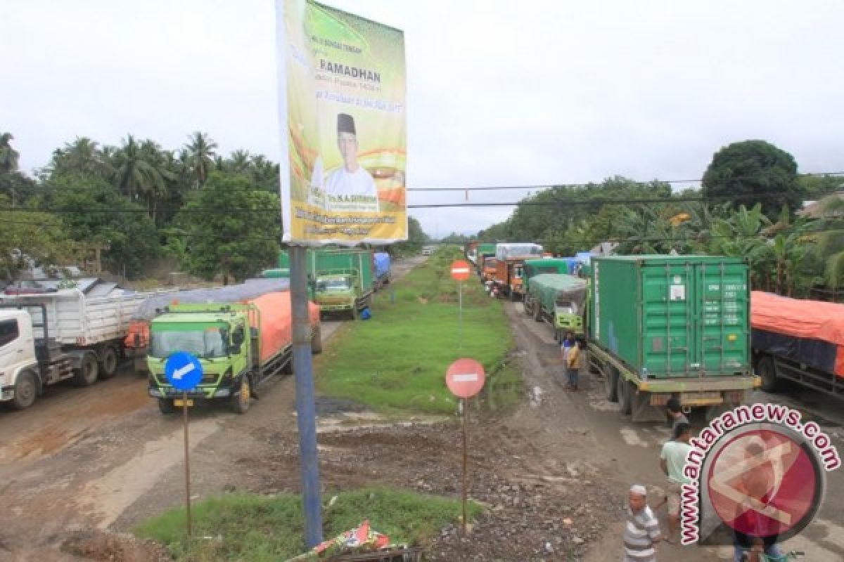 Dewan Harapkan Perusahaan Berkontribusi Terhadap Perbaikan Jalan 