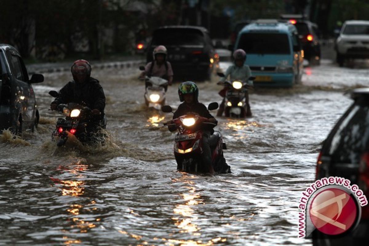 Komisi V DPR Perjuangkan Anggaran Penanganan Banjir Sultra 