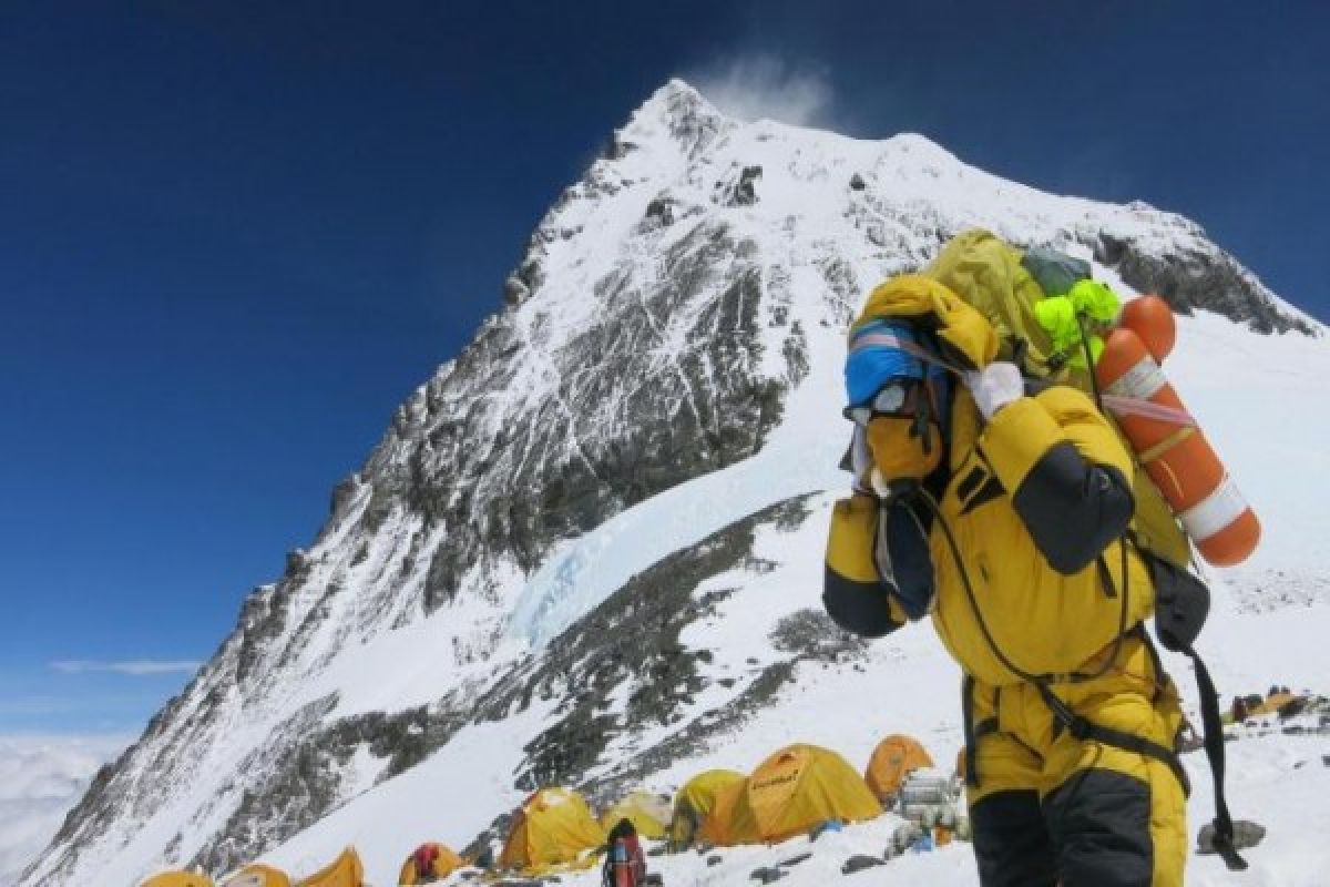 Nepal larang pendakian solo di Everest