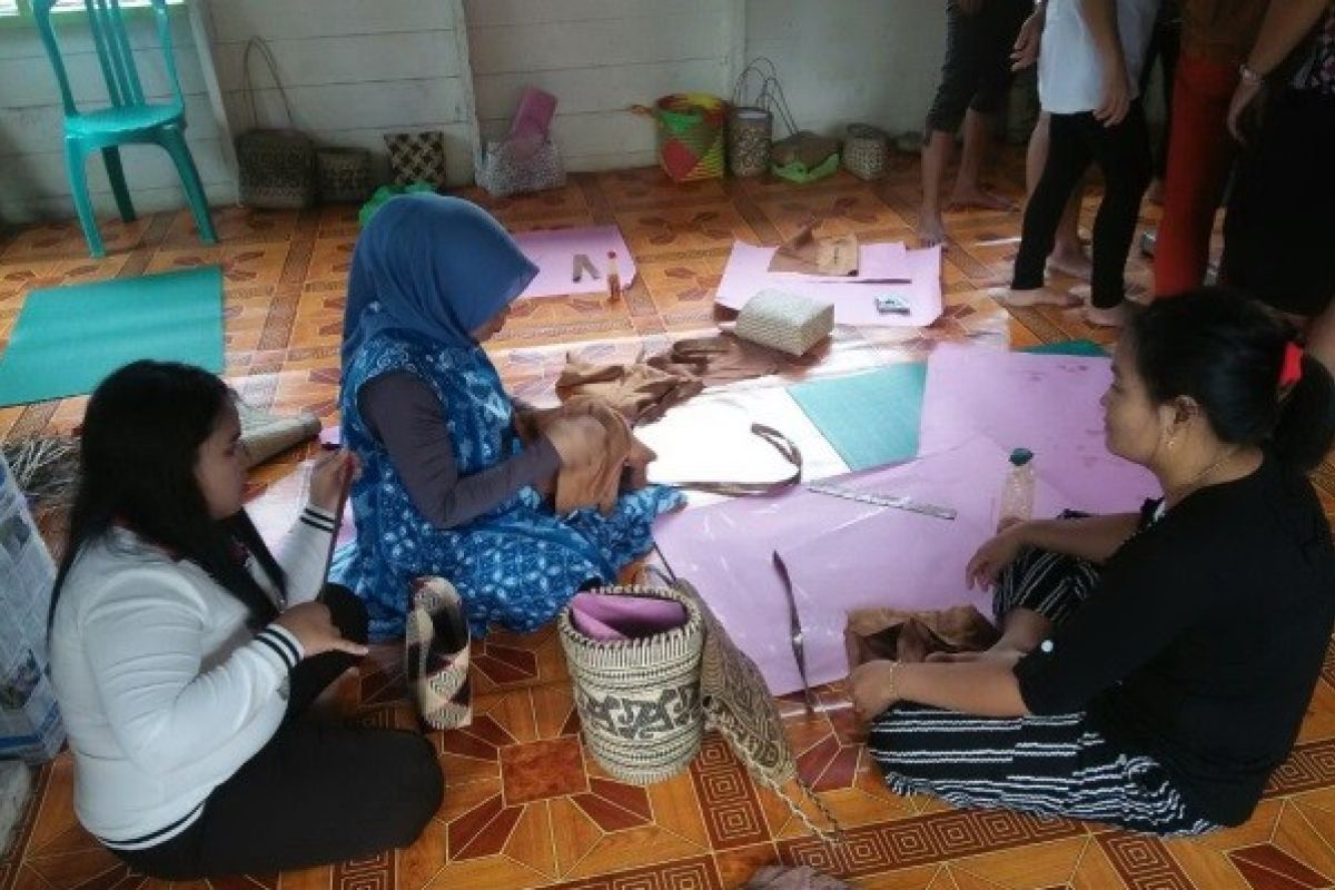 Barut Datangkan Pelatih Kerajinan Rotan dari Yogyakarta 