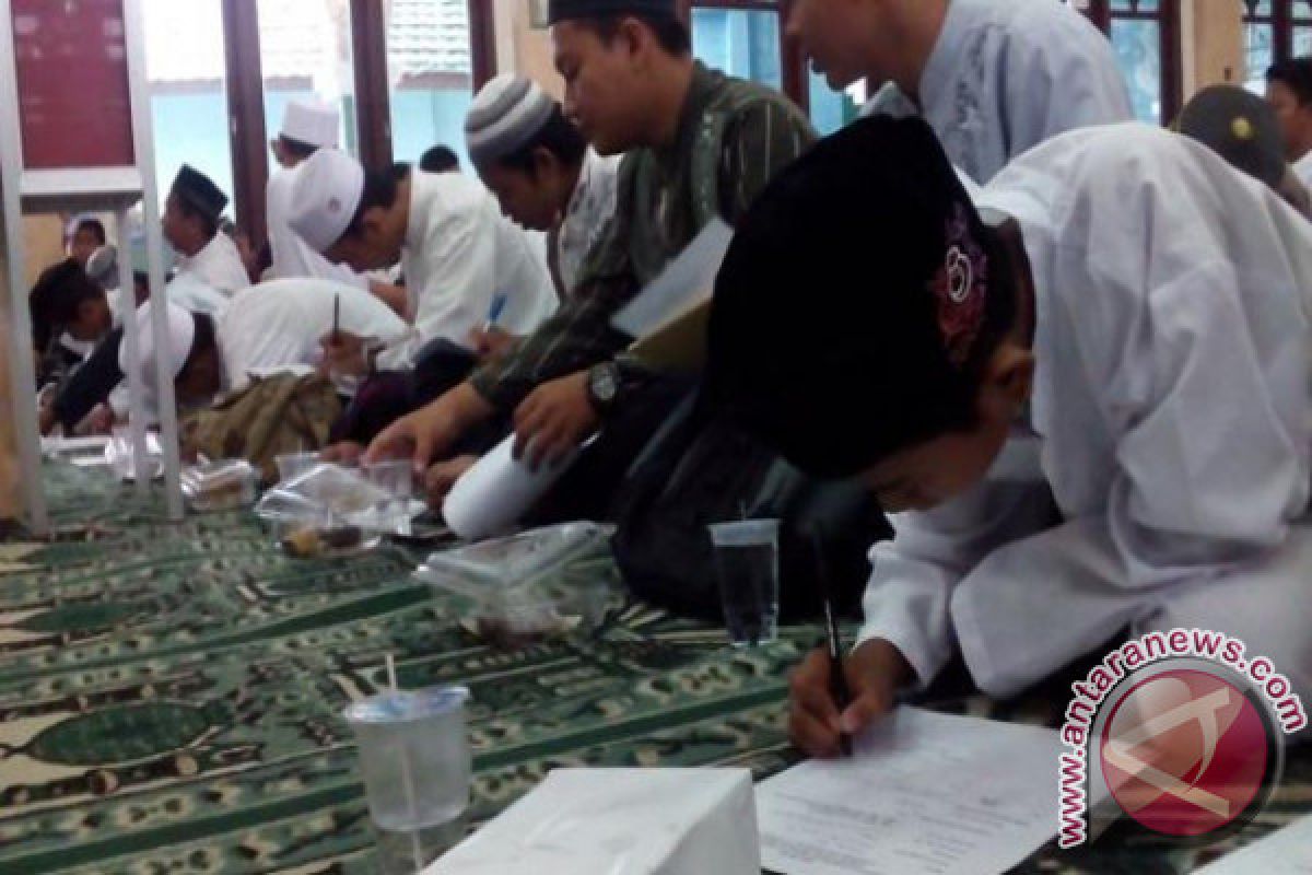 Masjid Berperan Penting Didik Generasi Muda Sumbar