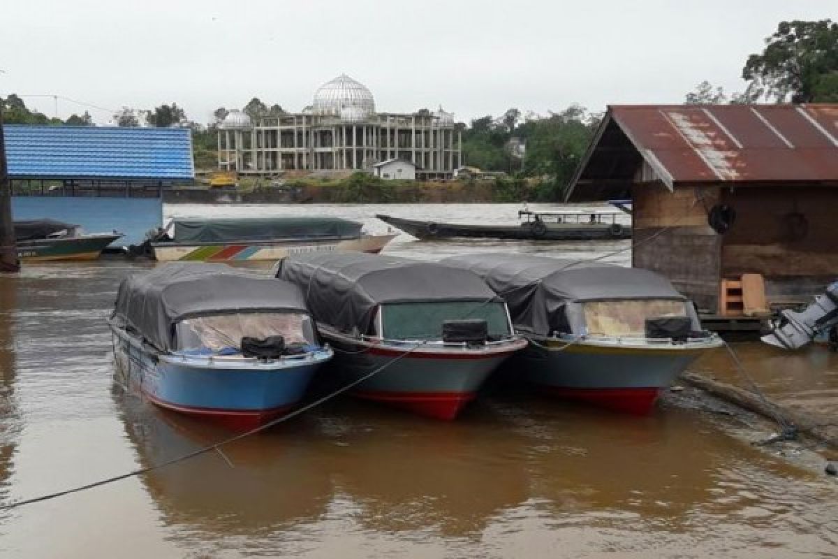 Lagi! Debit Sungai Barito Naik, Tongkang Kembali Dilarang Berlayar