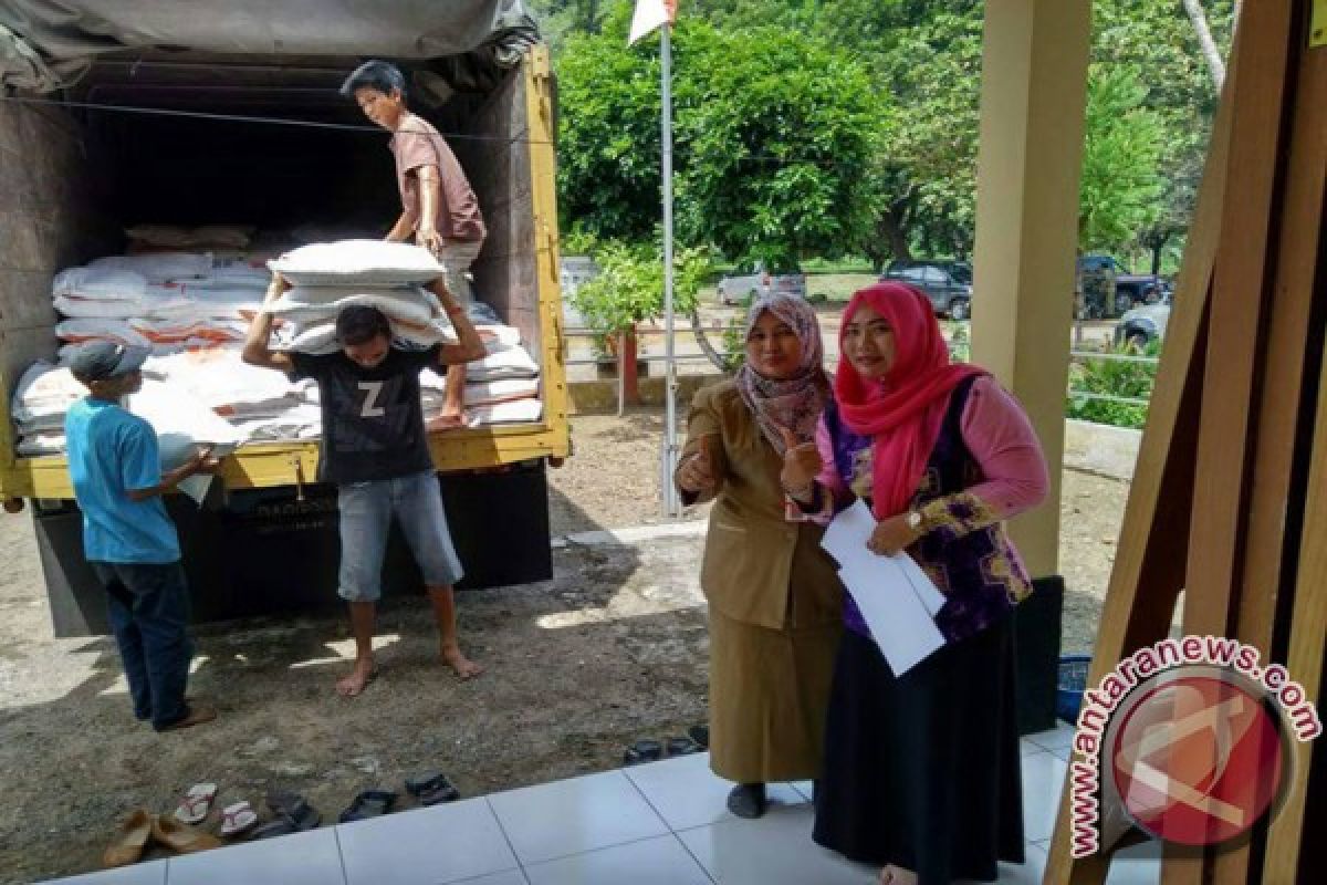 Pemkab HSS Kembali Salurkan Beras Sejahtera