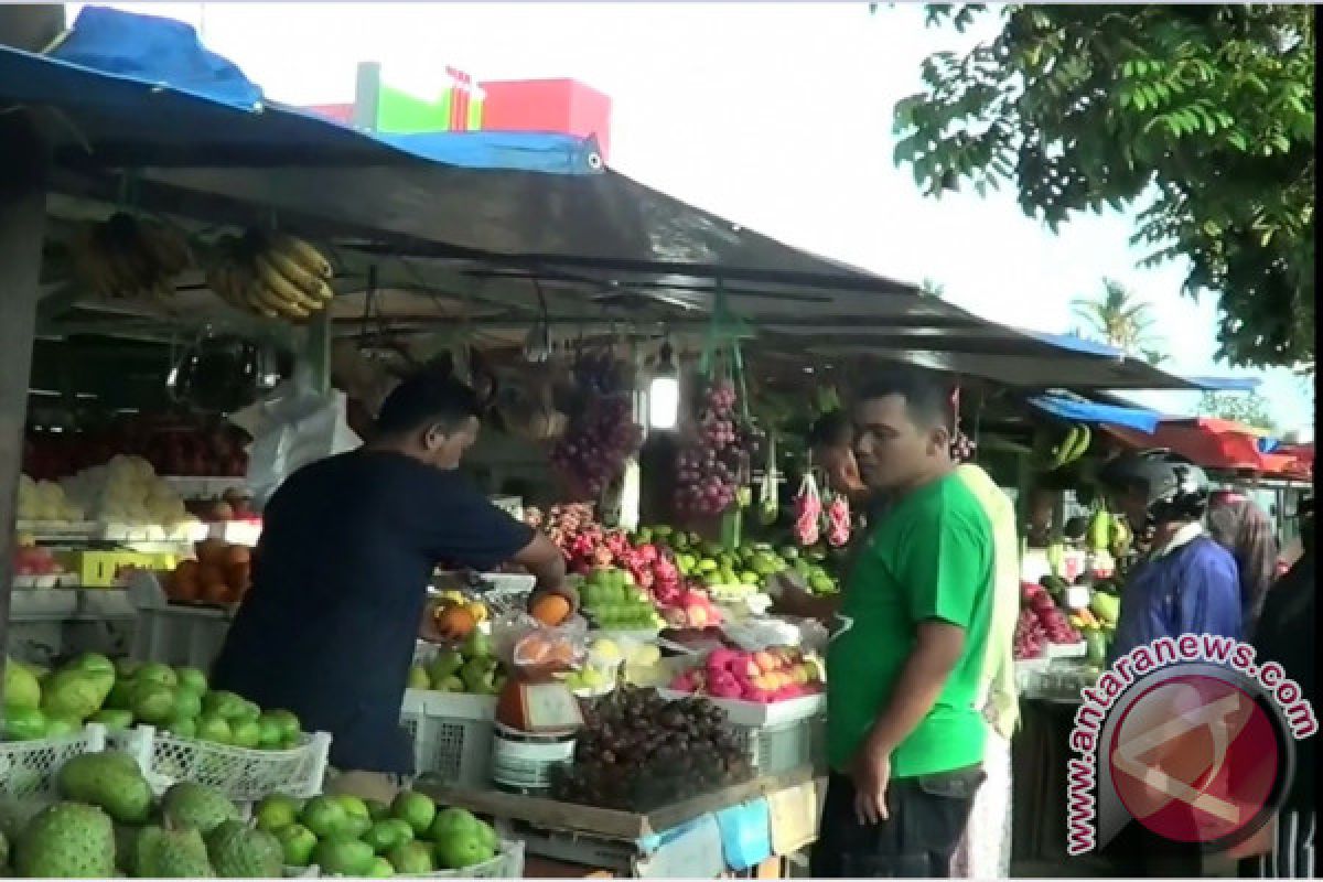 Banyak Dicari, Harga Buah-buahan Naik di Pasbar