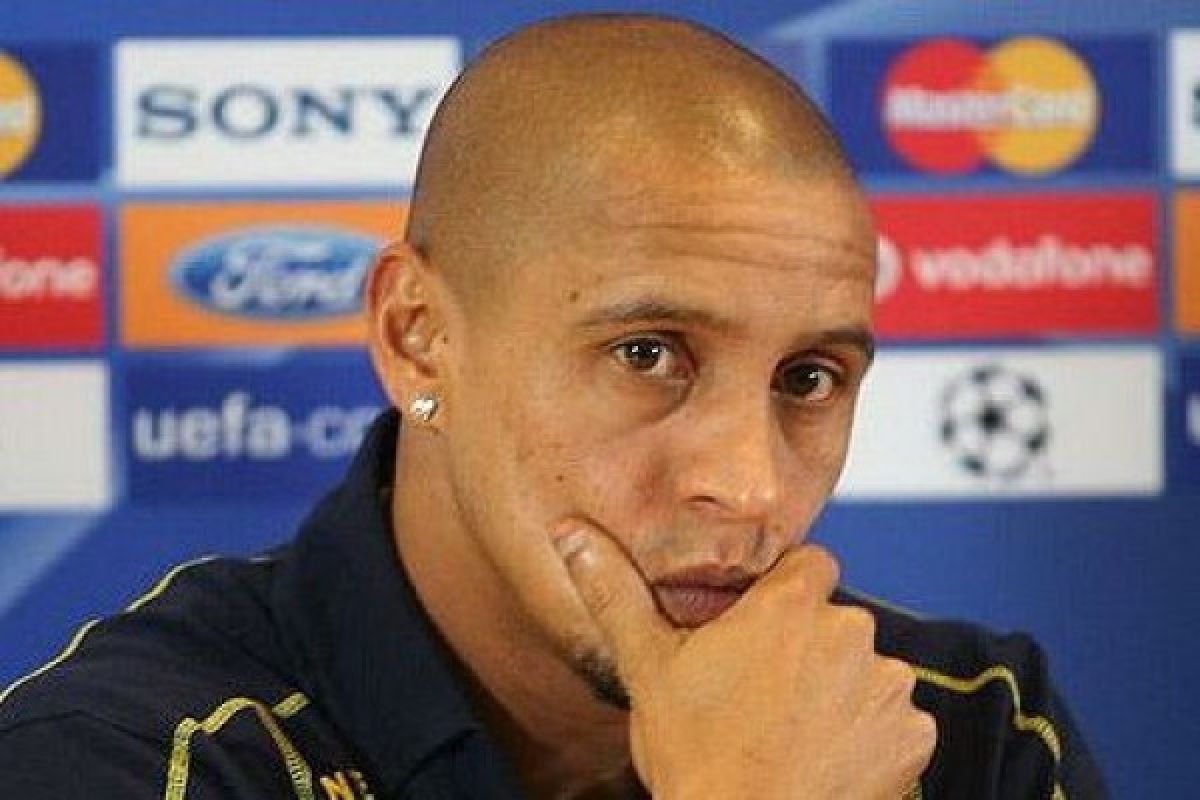 Roberto Carlos bersiap melatih di Australia