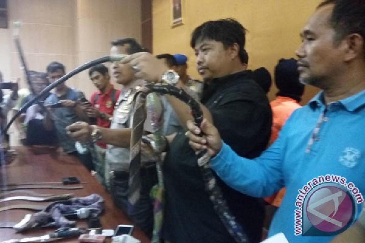 Sarung Dimodifikasi Jadi Senjata Tawuran Di Bekasi