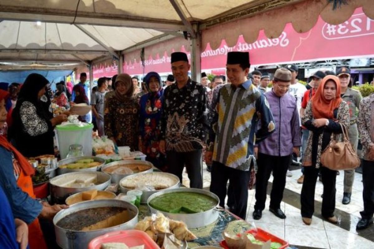 Pasar Wadai Ramadhan Muara Teweh Dipadati Pengunjung