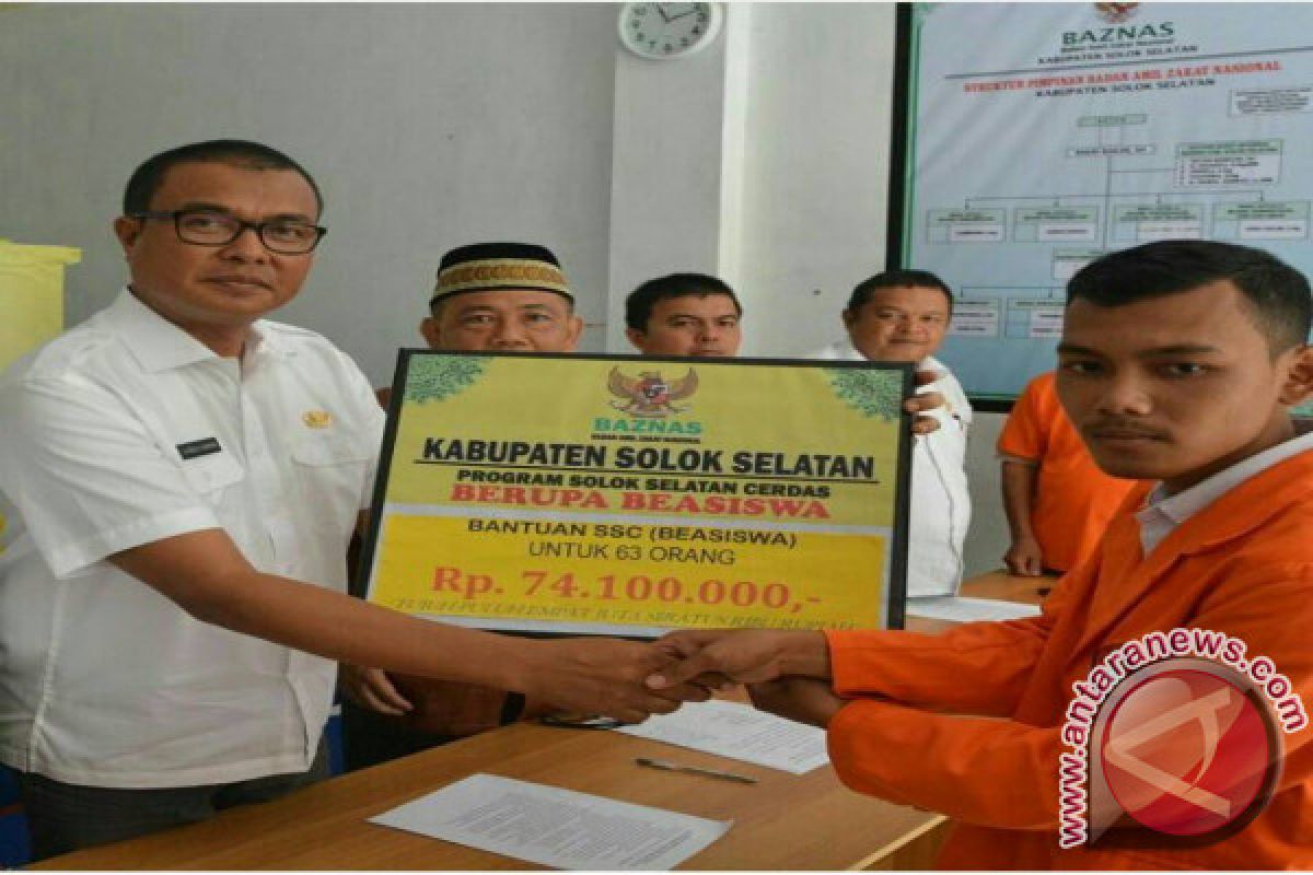 Baznas Solok Selatan Salurkan Zakat untuk 93 Mustahik