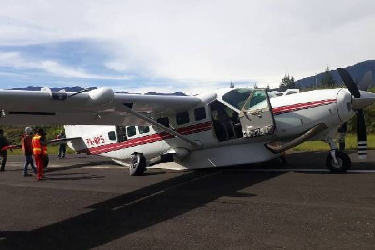 Pesawat  MAF  jatuh di sekitar Danau Sentani