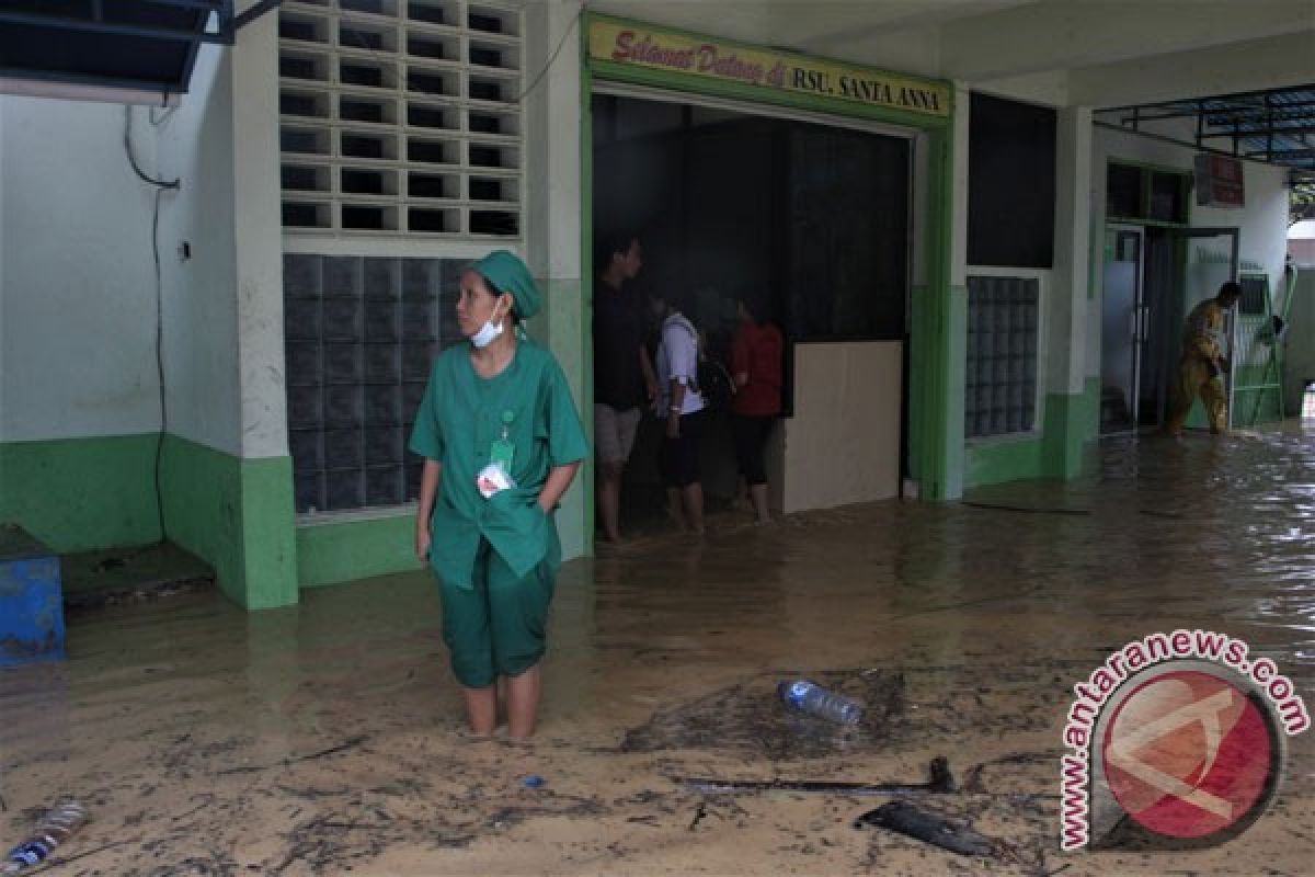 Tiga TPS di Kendari terendam banjir