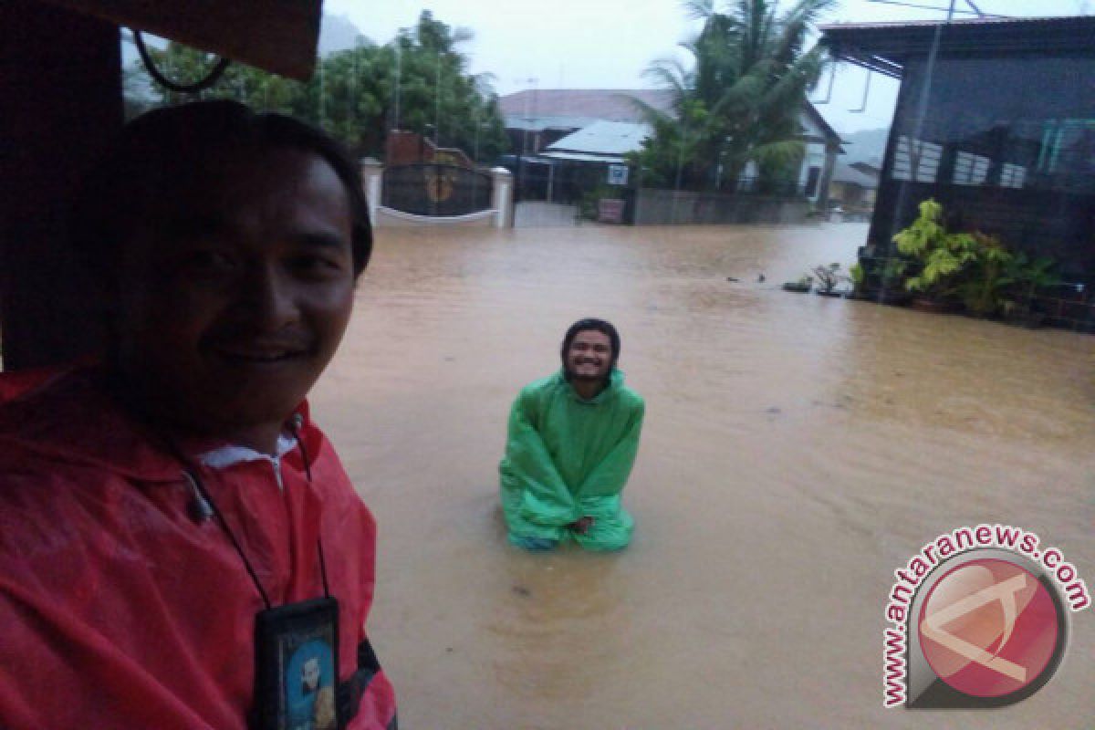 Banjir Belum Surut Setelah Lima Jam, Warga Rawang Tetap Mengungsi