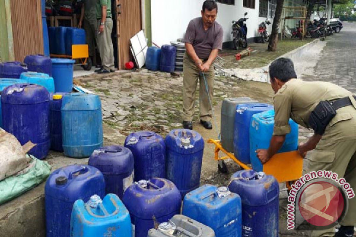 Razia Warung di Agam, Tim SK2D Amankan 120 Liter Tuak