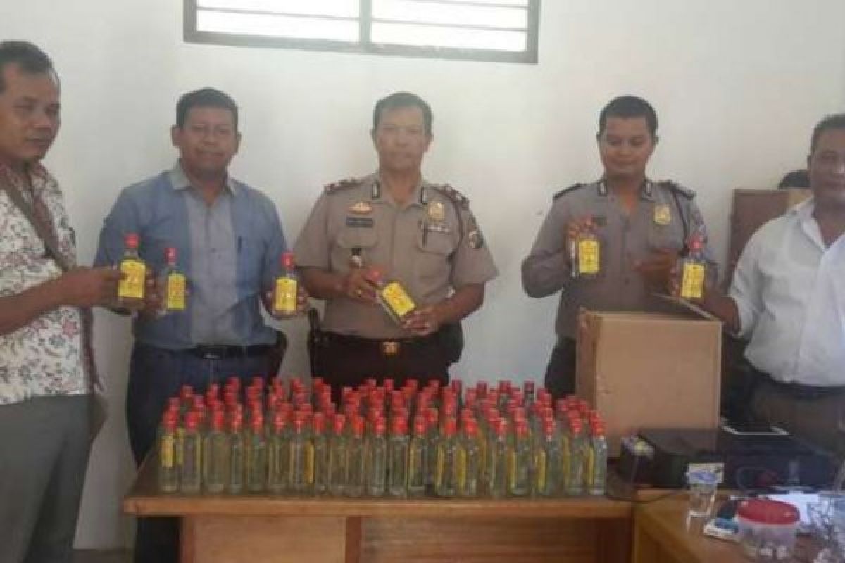 98 Botol Mansion dan Puluhan Liter Tuak Disita Polres Inhu