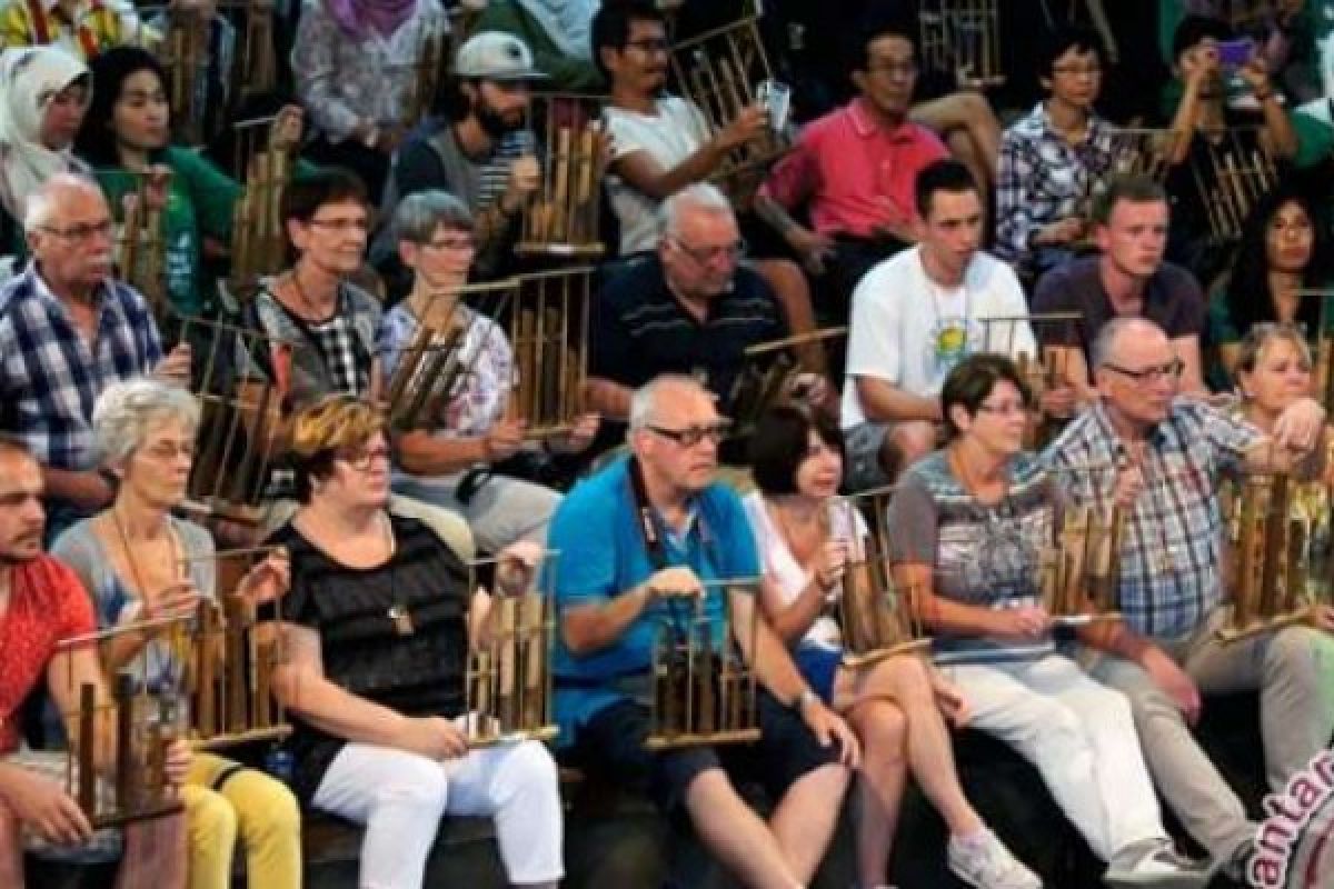 Alunan Angklung Hipnotis Ribuan Penonton Di Istana Presiden Meksiko
