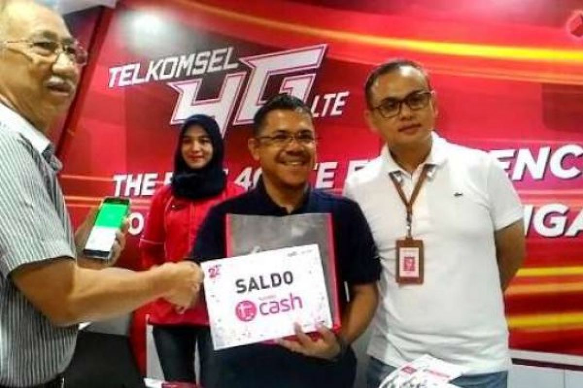 HUT ke-22, Petinggi Manajemen Telkomsel Layani Langsung Pelanggan GraPARI