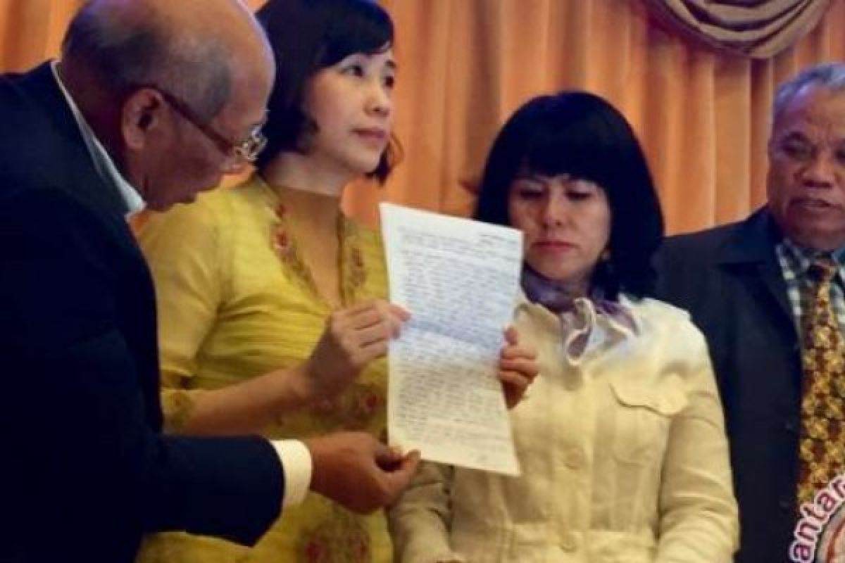 Istri Ahok Menangis Saat Membacakan Surat Untuk Para Pendukung