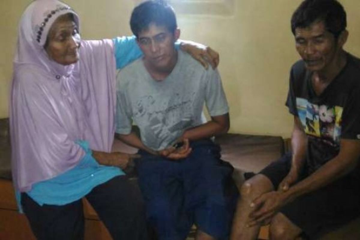 Kapal Tenggelam, Begini Cara 2 Nelayan Dumai Bertahan di Laut