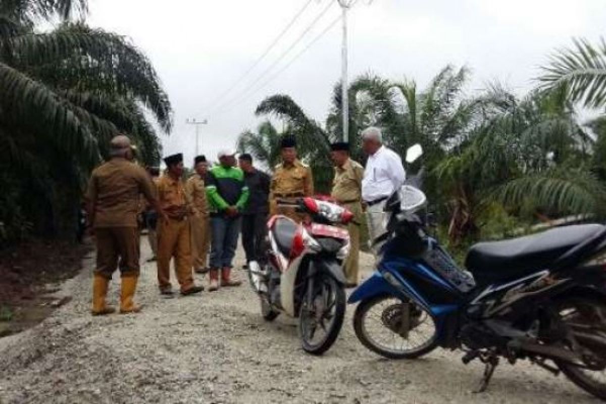 Pemkab Inhil Anggarkan Biaya Perbaikan Badan Jalan GAS-Batang Tuaka