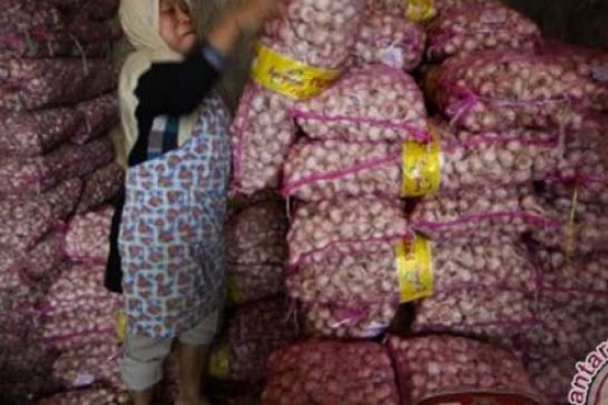 Penuhi Kebutuhan Masyarakat, Bulog Datangkan Enam Ton Bawang Putih