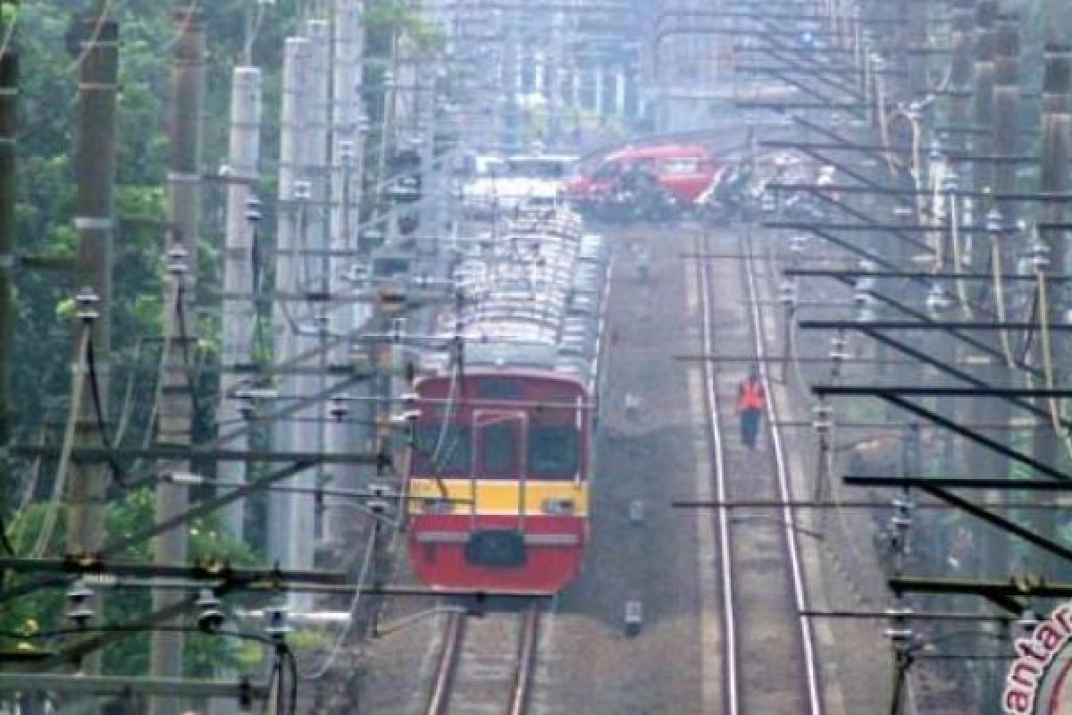 Perjalanan KRL Terhambat Akibat Kebakaran Stasiun Klender 