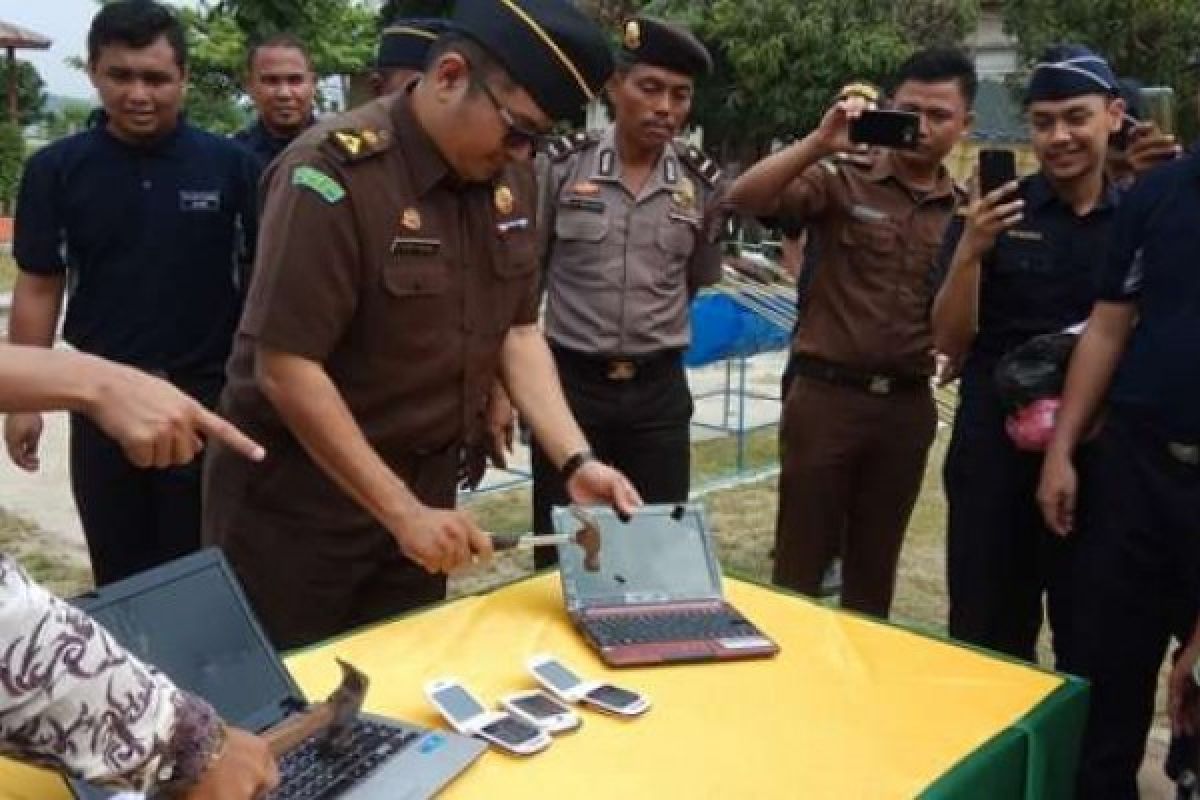 Ribuan Barang Sitaan BC Siak Dimusnahkan