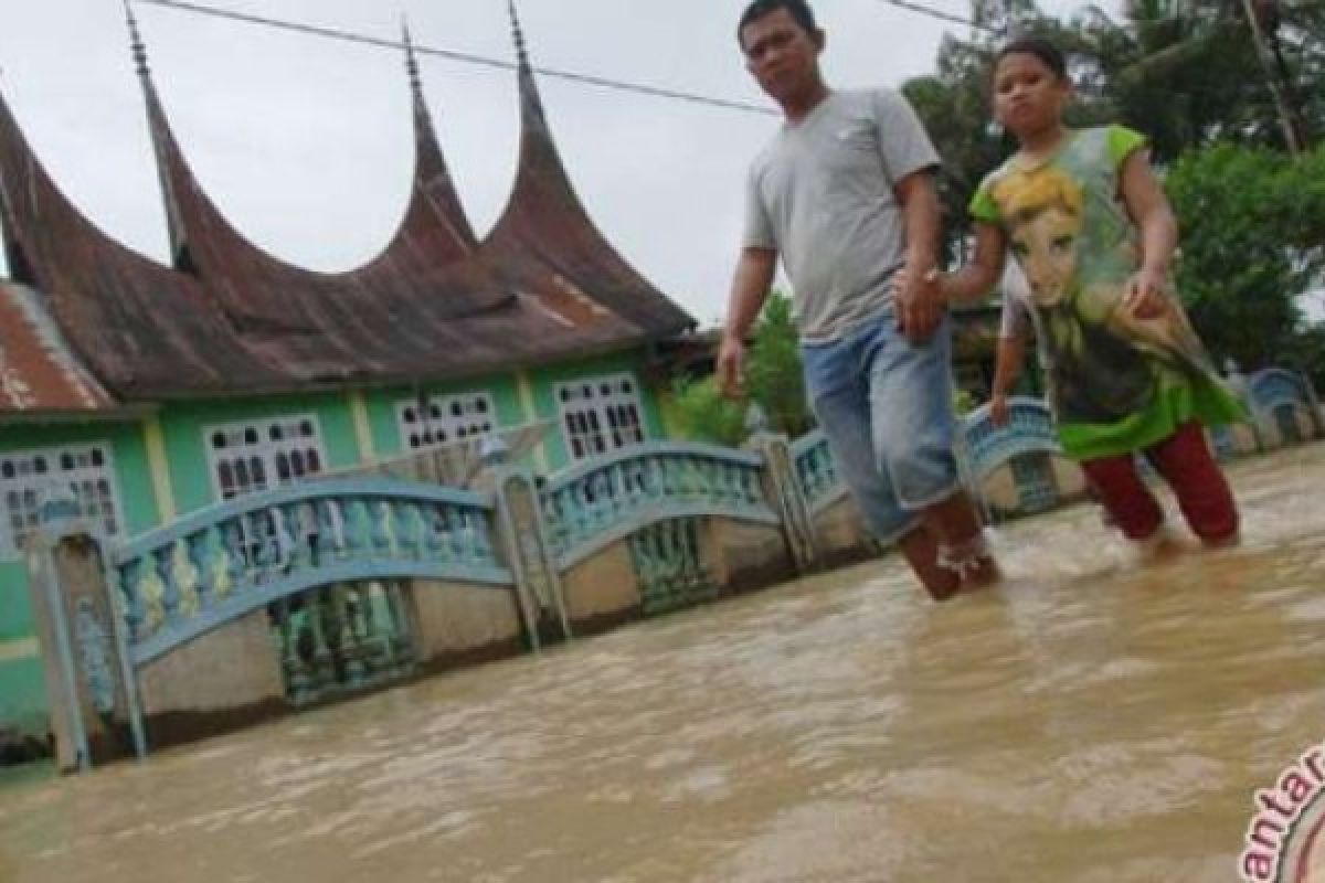 Sejumlah Wilayah Di Kota Padang Terendam Banjir