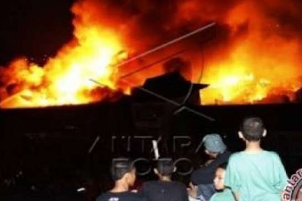 2 Rumah Dalam Keadaan Kosong Terbakar di Pusat Kota Pekanbaru