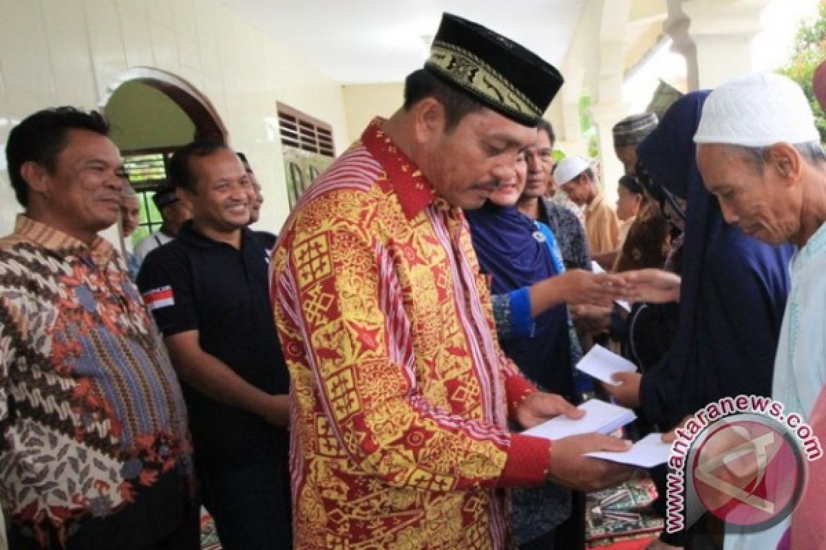 Wakil Bupati Simalungun Serahkan Kartu BPJS Kesehatan 