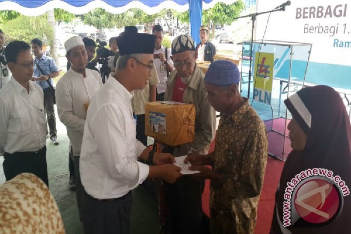 PLN Bagikan 50 ribu Paket Sembako