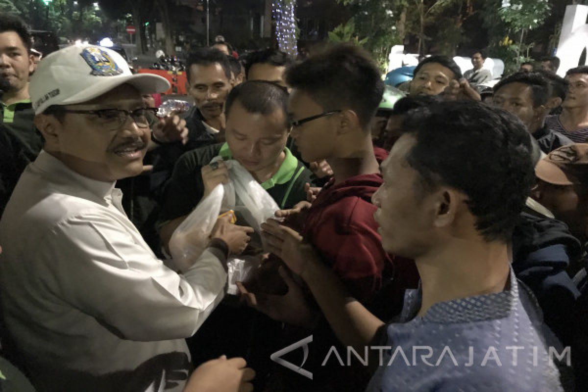 Wagub Jatim Bagikan Sahur Peringati Harlah Pancasila (Video)