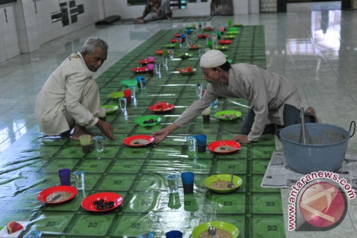 Hindari makanan ini saat buka puasa