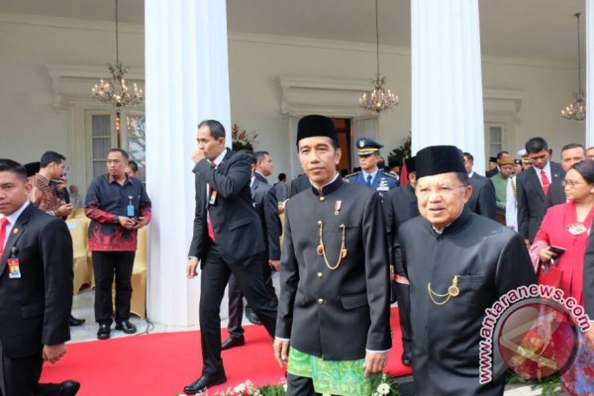 Menteri-menteri kenakan baju daerah saat upacara kelahiran Pancasila