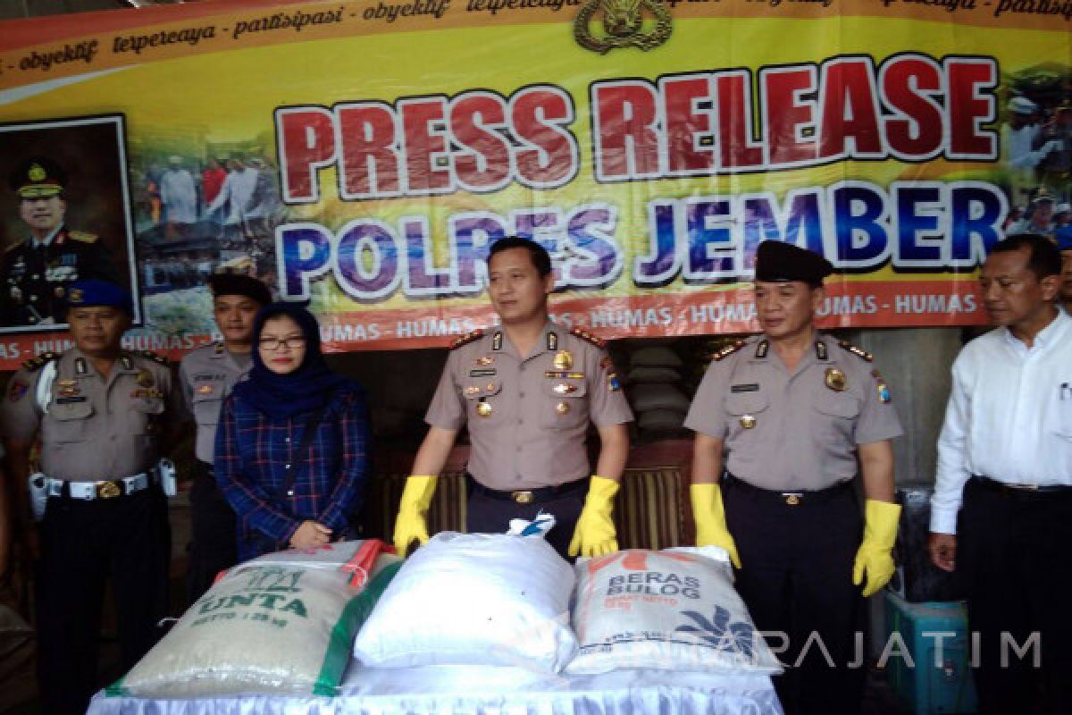 Satgas Pangan Polres Jember Ungkap Gudang Beras Oplosan