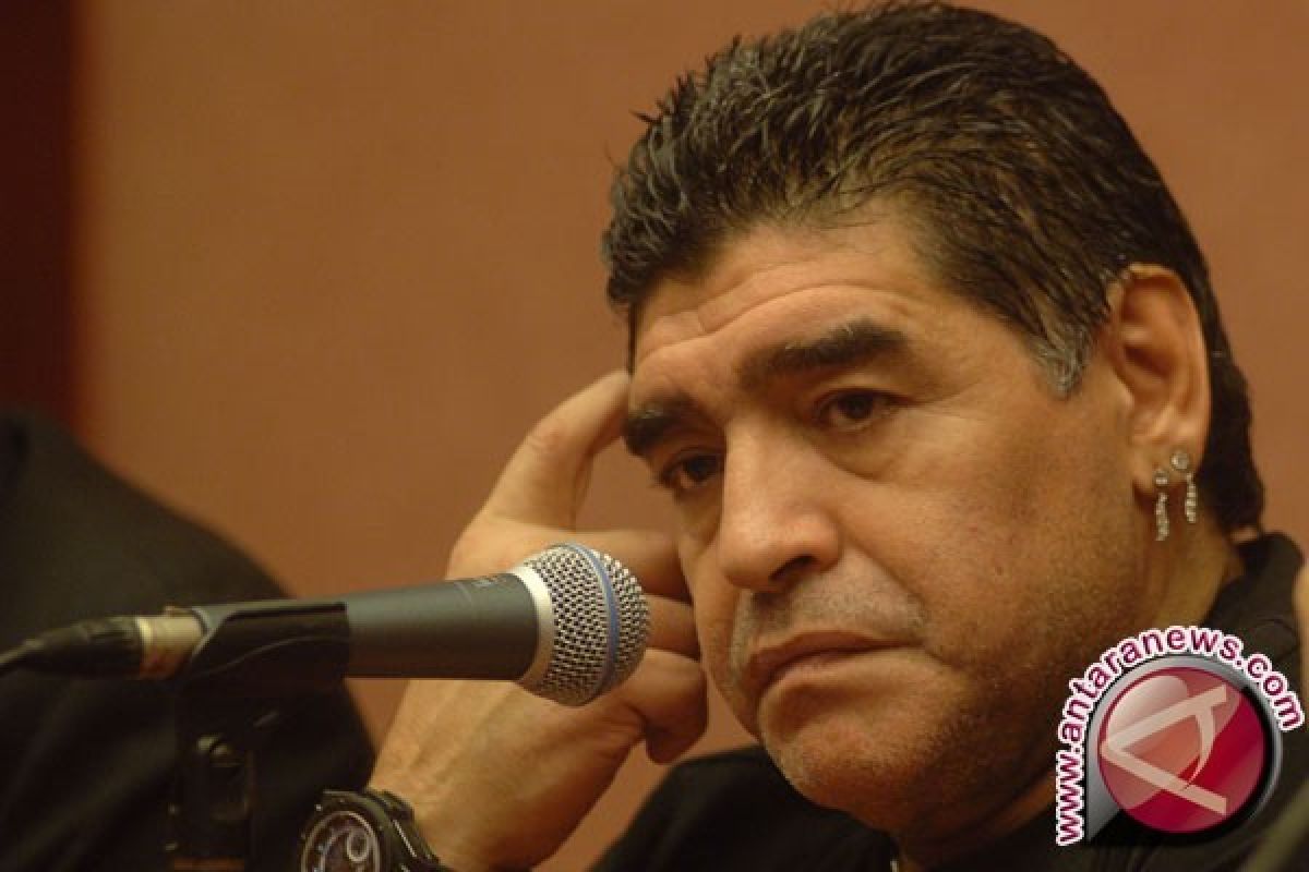 Hakim Garis "Gol Tangan Tuhan" Maradona Tutup Usia  
