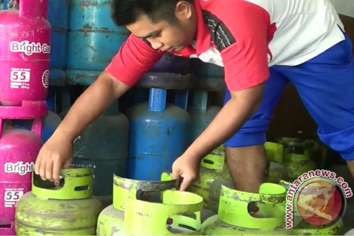 Pemkab Solok Selatan akui tak bisa menindak penJual elpiji di atas HET