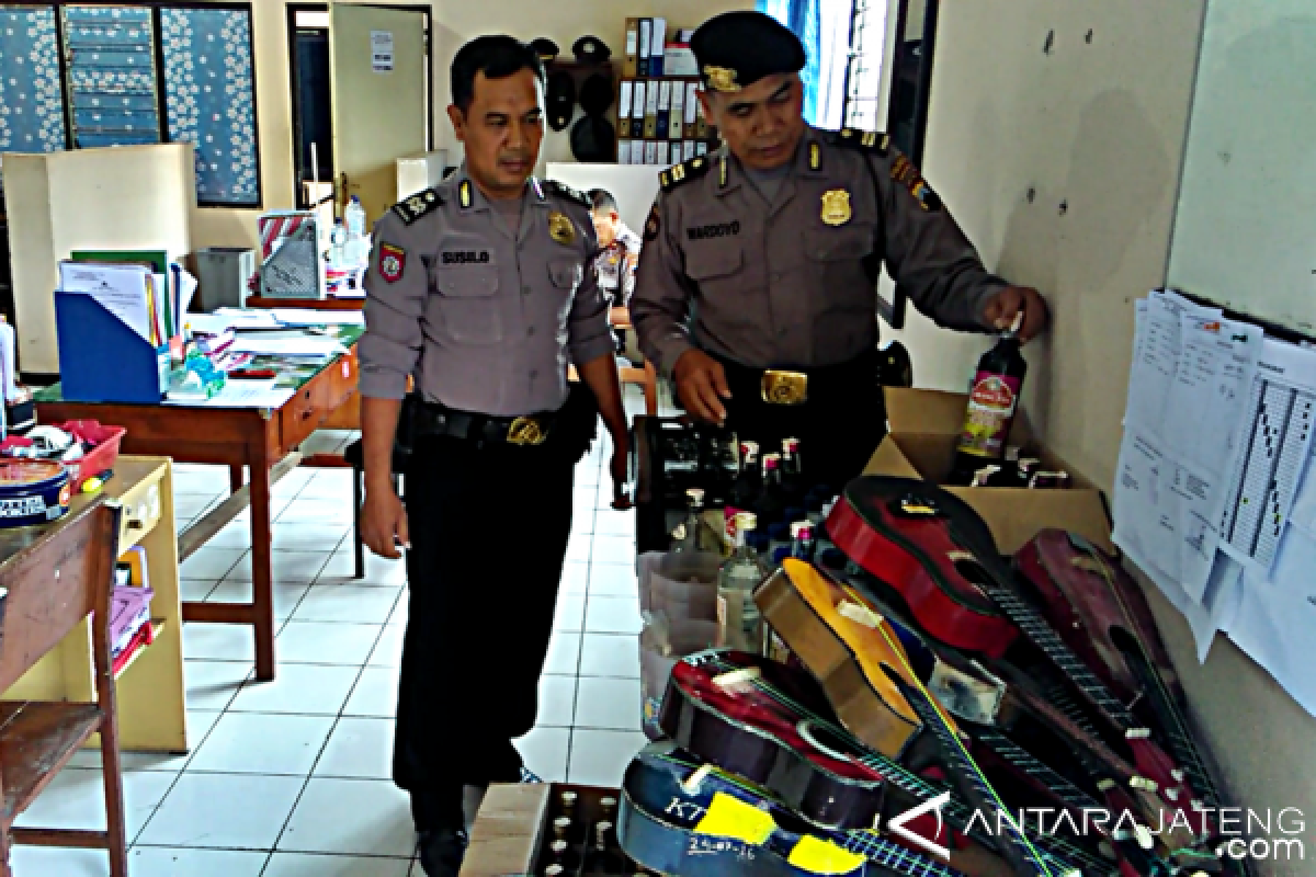 Polisi Sita Puluhan Alat Pengamen Ramadhan