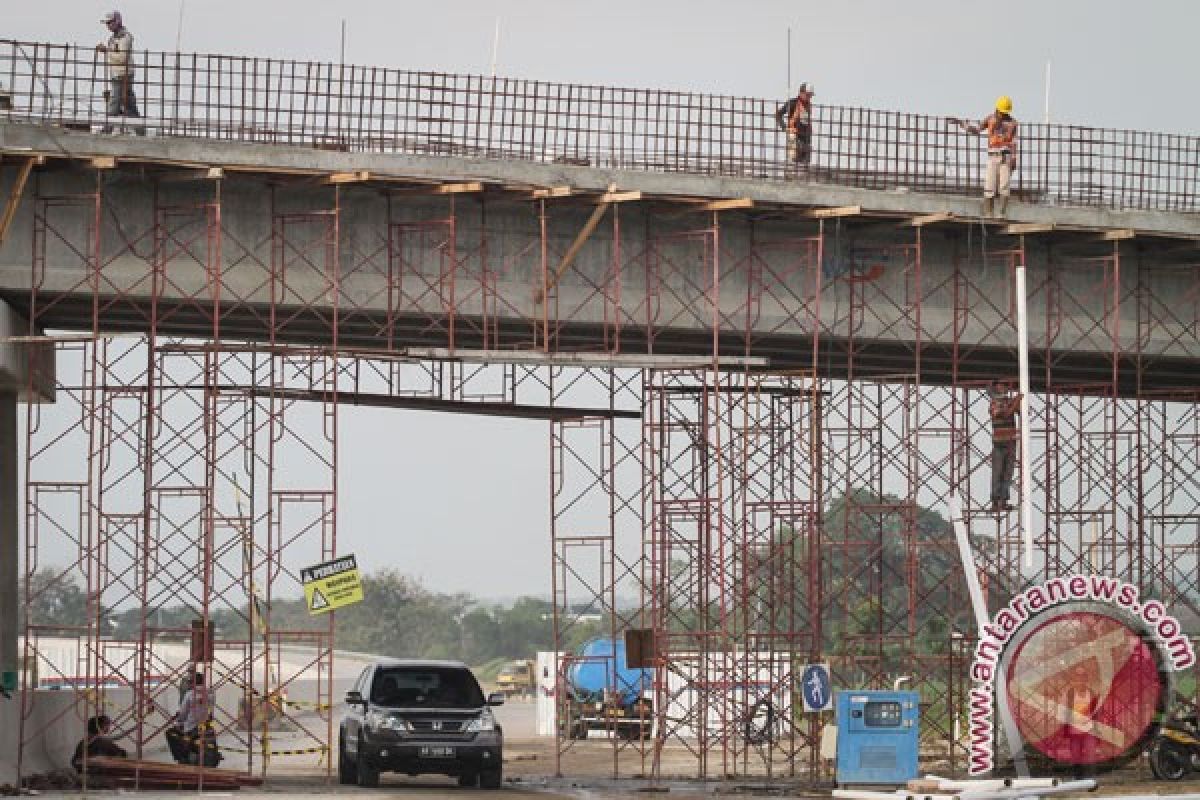 Jelang dibuka, Tol Solo-Kertosono dipasangi rambu-rambu