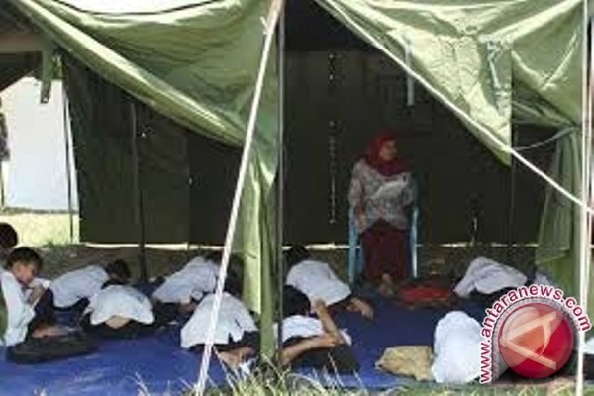 Siswa Di Napu Masih Belajar Di Tenda 