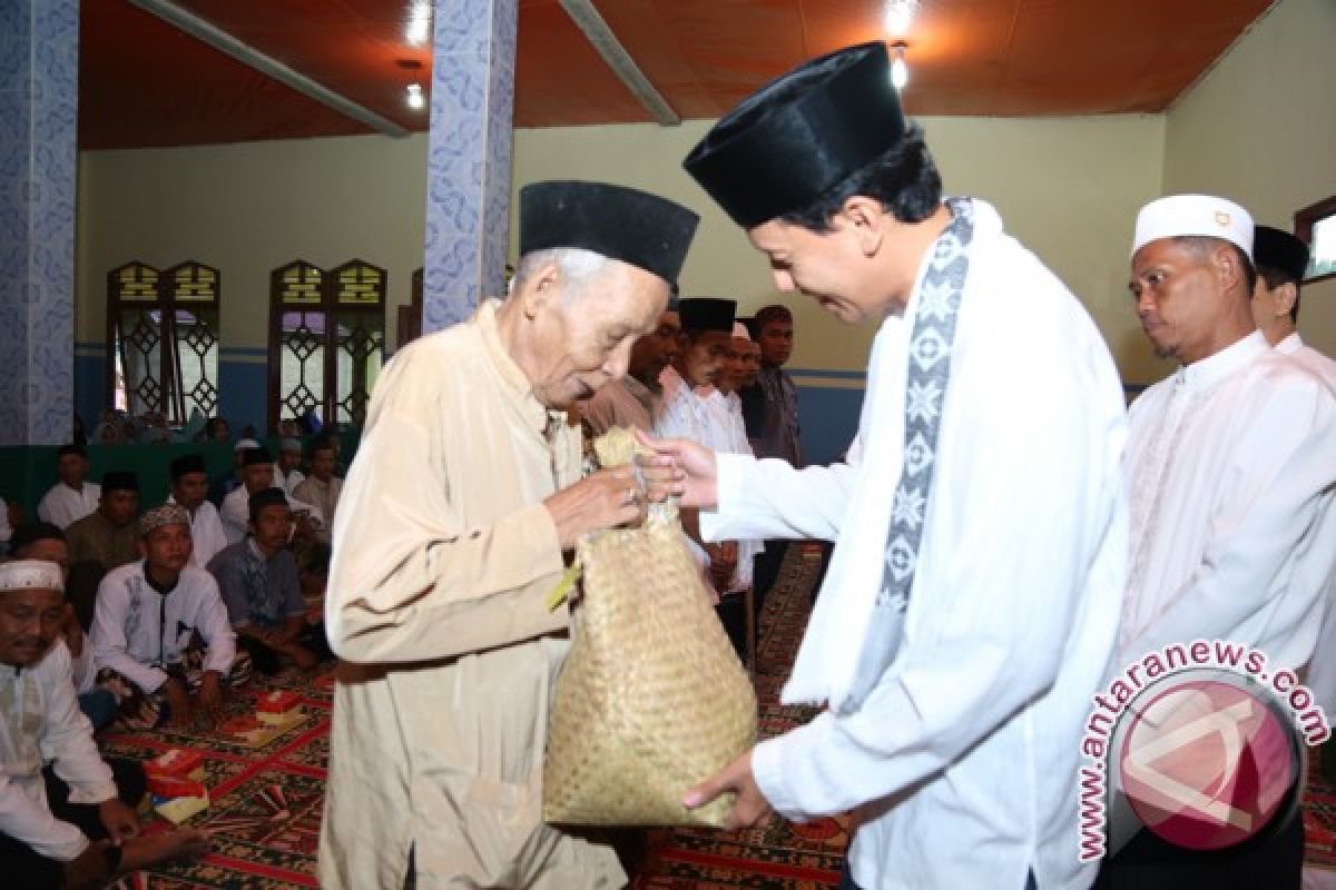 Bupati Bantu Pembangunan Masjid  Desa Pantai Linuh