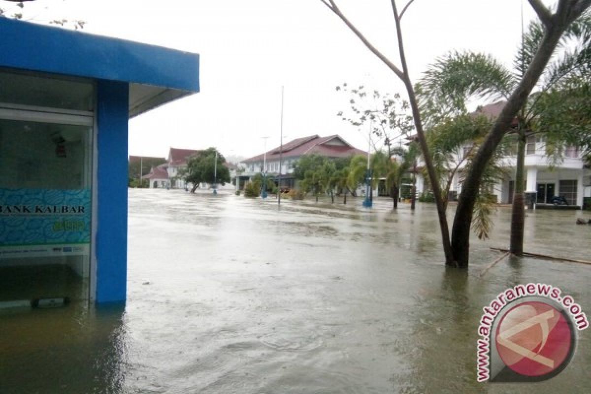 Penyakit Mulai Serang Pengungsi Banjir Kayong Utara 
